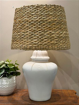 Abajur - Cerâmica - Branco com Cúpula de Palha