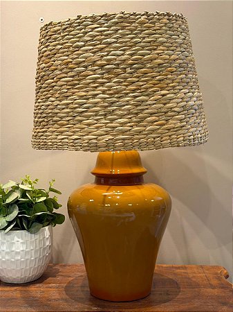 Abajur - Cerâmica - Caramelo e Laranja com Cúpula de Palha