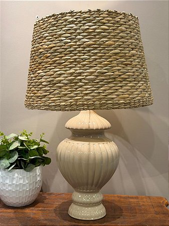 Abajur - Cerâmica - Bege com Cúpula de Palha