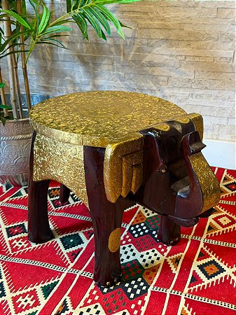 Banqueta Elefante com Aplique em Metal - Madeira - 37cm - Pintado à Mão - Marrom e Dourado