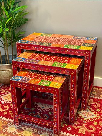 Trio de Mesas - Madeira - Pintadas á Mão - Vermelha e Colorida