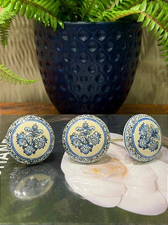 Puxador em Cerâmica - Pintado - Azul - Acabamento Prateado