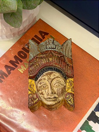 Caixa Segredo - Madeira Entalhada - Vermelho, Azul, Amarelo e Marrom