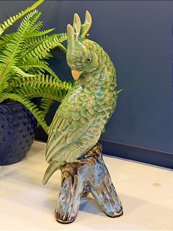 Escultura Cacatua - Decorativa - Cerâmica - Verde, Azul e Marrom