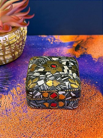 Porta Joias - Metal - Feito à mão - Branco, Preto, Dourado e Vermelho - 5,5CM