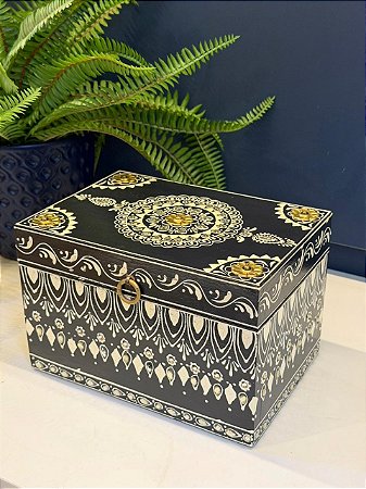Caixa Decorativa - Porta Joias - Madeira - Pintado á Mão - Preto e Branco - 21X14CM