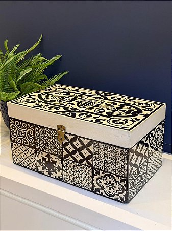 Caixa Decorativa - Porta Joias - Madeira - Pintado à Mão - Preto e Branco - 41X25CM
