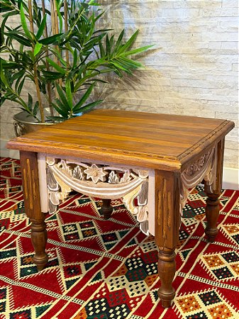 Mesa Madeira Entalhada - Pintado à Mão - Marrom, Cinza e Amarelo - 42CM