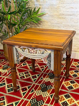 Mesa Madeira Entalhada - Pintado à Mão -Marrom, Vermelho e Cinza - 51CM