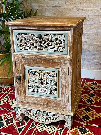 Gaveteiro em Madeira Entalhado - Pintado à mão - Pátina e Azul Claro