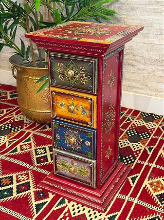 Gaveteiro em Madeira - Pintado à Mão - 4 Gavetas - Vermelho e Colorido