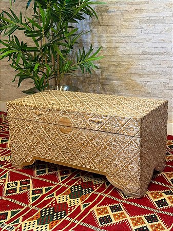 Baú - Indiano - Madeira Entalhada - Pintado à mão - Pátina