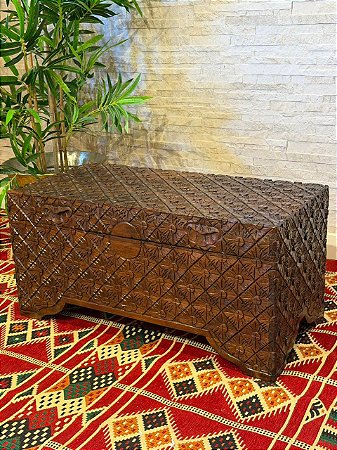 Baú - Indiano - Madeira Entalhada - Pintado à mão - Marrom
