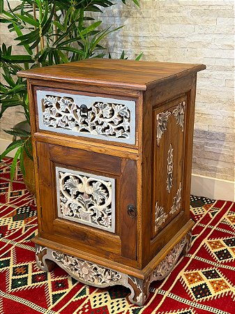 Gaveteiro em Madeira Entalhada - Pintado à Mão - Marrom