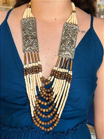 Colar - Metal e Resina - Bege e Marrom