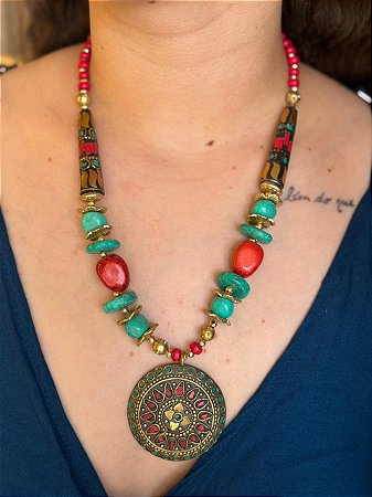 Colar - Metal e Resina - Vermelho, Turquesa e Dourado