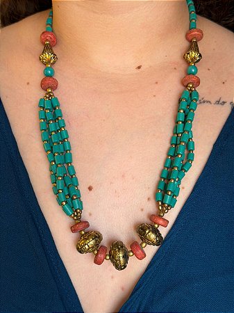 Colar - Metal e Resina - Turquesa, Vermelho e Dourado