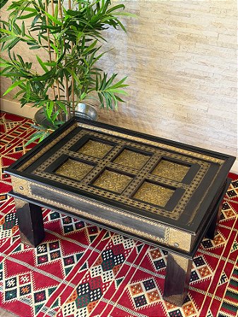 Mesa Madeira Entalhada - Aplique em Metal - Marrom e Dourado