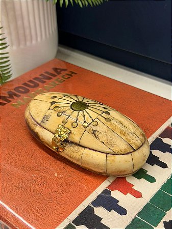 Caixa Decorativa - Porta Jóias - Osso e Metal - Oval - Dourado