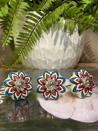 Puxador em Cerâmica - Pintado - Azul e Vermelho - Acabamento Prateado