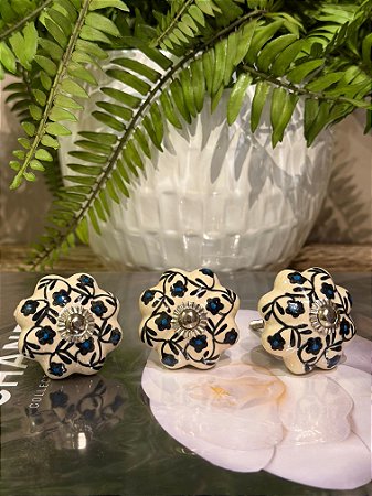 Puxador em Cerâmica - Pintado - Preto e Azul - Acabamento Prateado