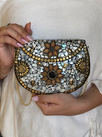 Bolsa Clutch em Metal - Madrepérolas e Dourado - Com Alça