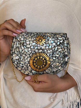 Bolsa Clutch em Metal - Madrepérolas e Dourado - Com Alça