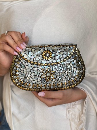 Bolsa Clutch em Metal - Madrepérolas e Dourado - Com Alça