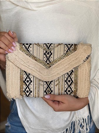 Bolsa Clutch - Tecido - Bordada - Bege, Preto e Dourado