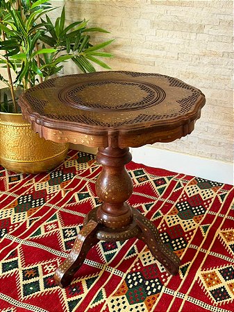 Mesa Madeira Entalhada - Aplique em Metal