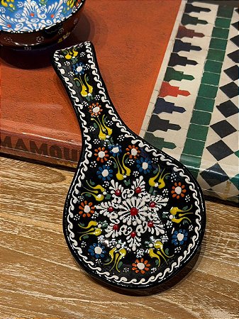 Descanso de Colher - Turco - Cerâmica - Preto e Colorido
