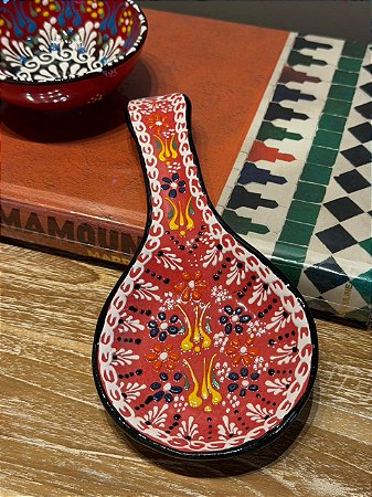 Descanso de Colher - Turco - Cerâmica - Goiaba e Colorido