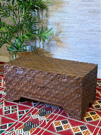 Baú - Indiano - Madeira Entalhada - Pintado à mão - Marrom