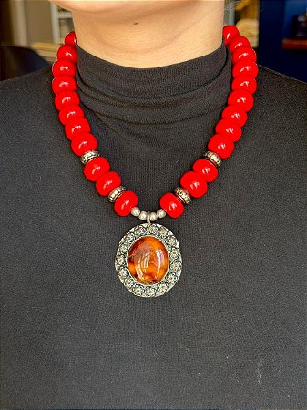 Colar - Resina e Metal - Vermelho e Marrom