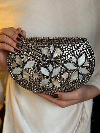 Bolsa Clutch em Metal - Prata - Madrepérolas - Com Alça