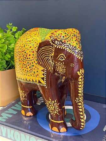Elefante - Madeira - Pintado à mão - Marrom, amarelo e colorido - 25,5CM