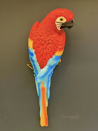 Escultura de Parede - Arara - Decorativa - Resina - Vermelho e Colorido - 34CM