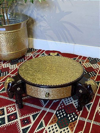 Mesa - Pé de Elefante - Madeira - Com Aplique em Metal