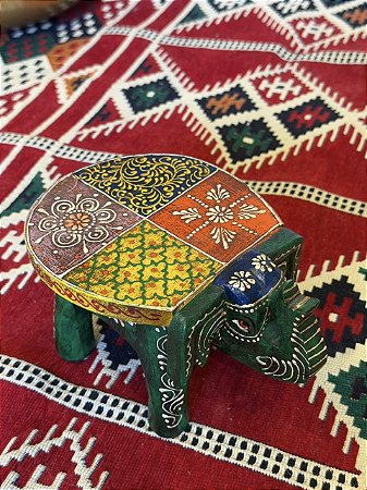 Banqueta - Elefante - Madeira - 11cm - Pintado à Mão - Verde e Colorido