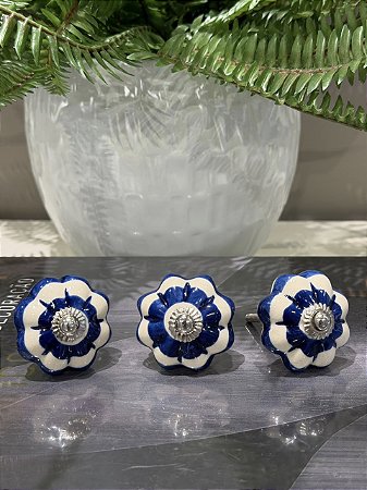 Puxador em Cerâmica - Pintado - Azul e Branco - Acabamento Prateado