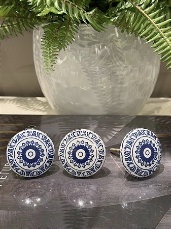 Puxador em Cerâmica - Pintado - Azul e Branco - Acabamento Prateado