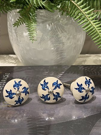 Puxador em Cerâmica - Pintado - Azul e Branco - Acabamento Prateado
