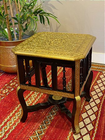 Mesa de Apoio - Madeira - Aplique em Metal - Marrom e Dourado