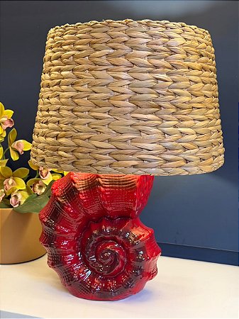 Abajur - Cerâmica - Concha - Vermelho com Cúpula de Palha