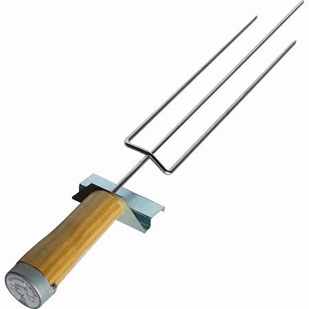 Espeto Giratório Tridente cabo de Madeira 110V - Máquinas, Equipamentos e  Utensílios Domésticos para Bares, Restaurantes, Lanchonetes, Supermercados,  Cozinha Industrial.