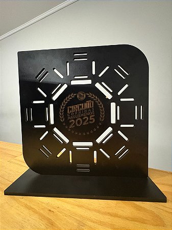 PORTA MANDALA CIRCUITO DE CORRIDA PAGUE MENOS 2025 (não acompanha medalhas)