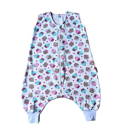 Saco de dormir para bebê com pezinho em Moletinho Cupcake (Meia Estação)