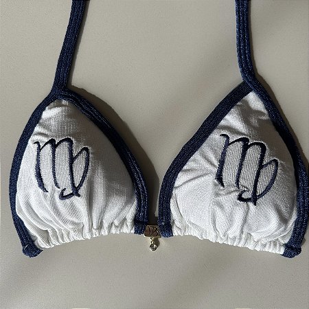Cortininha 018 com bojo removível off white e detalhes marinho com bordado signo Virgem