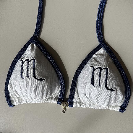 Cortininha 018 com bojo removível off white e detalhes marinho com bordado signo Escorpião