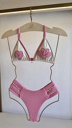 Calcinha semi hot pants 5005 Plisse rosa com detalhes off white Ilhabela (BUSTO NÃO INCLUSO)